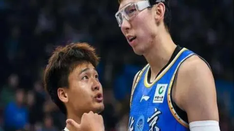 夏洛特弗莱尔助阵WWE赛事，蒂芙尼-斯特拉顿对决成焦点